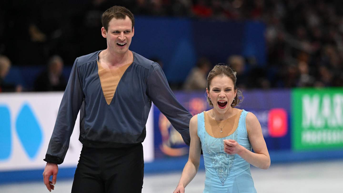 U.S. Skating Duo Honors Plane Crash Victims With World Championships Performance