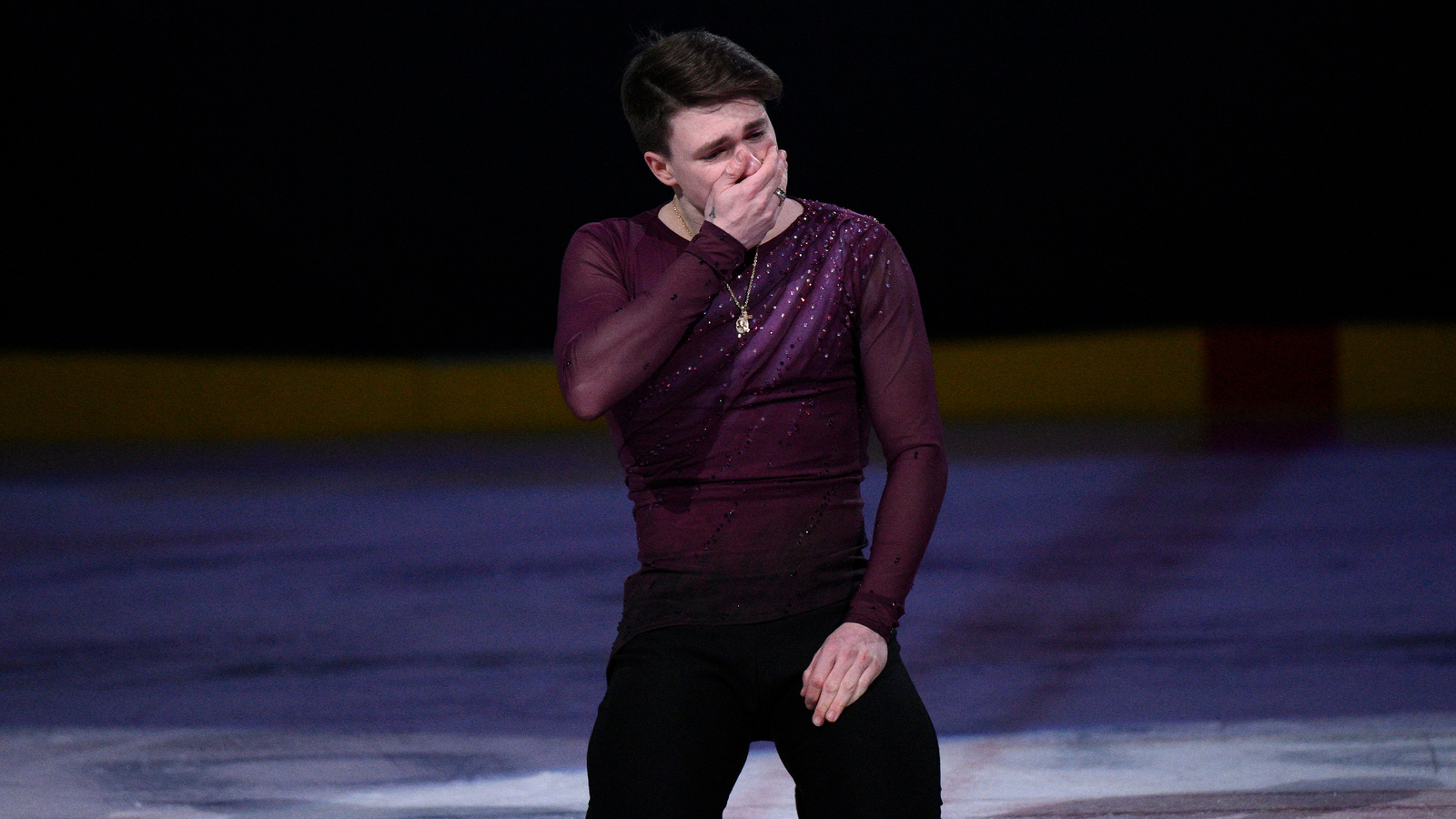 Figure skater who lost both parents in DC plane crash brings world championships crowd to its feet