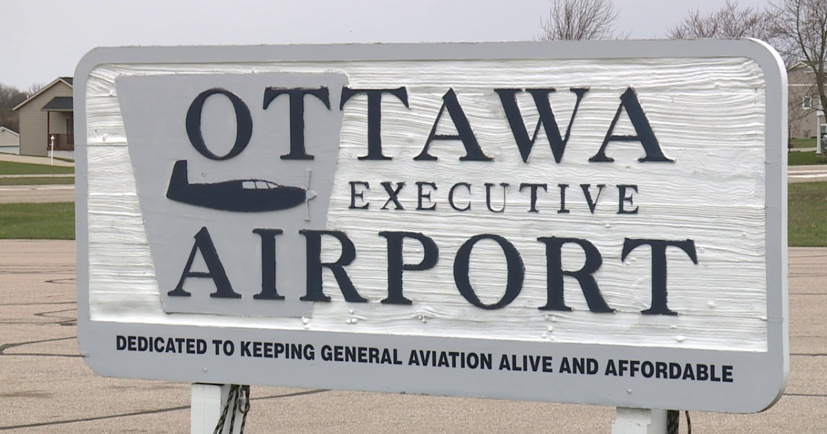 Small plane rolls off runway during landing at Ottawa Executive Airport