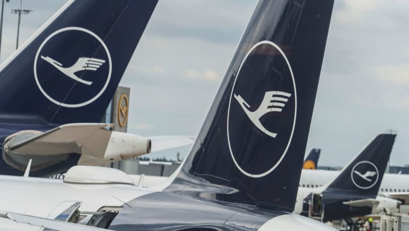 Lufthansa plane forced to turn back over Atlantic due to engine fault