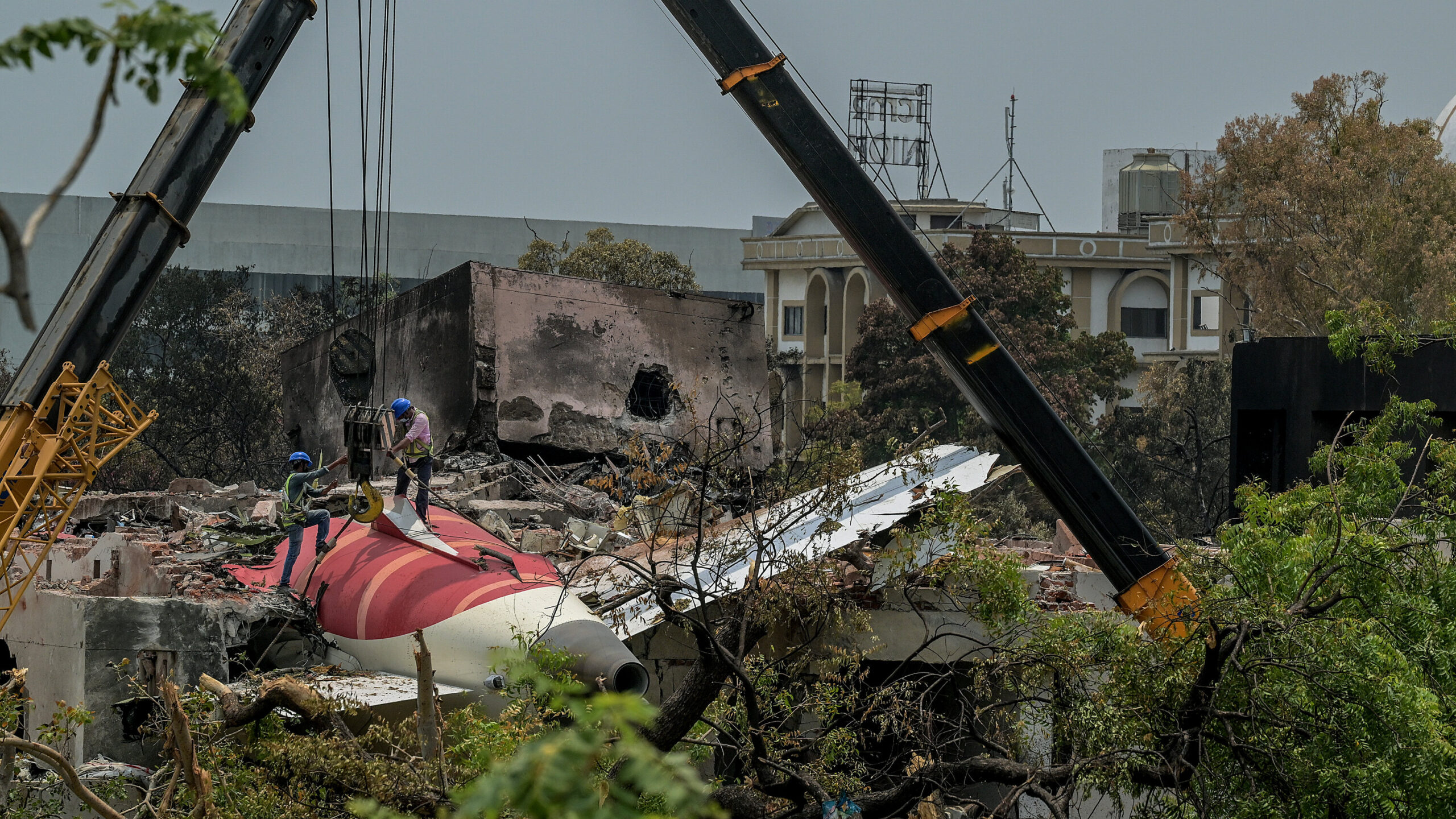 Air India C.E.O.’s Remarks After Plane Crash Draw Scrutiny