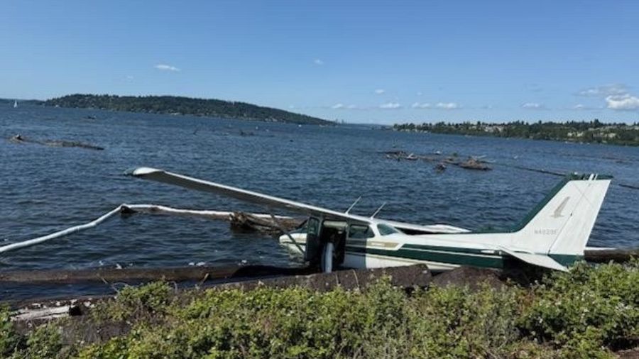 Plane ends up in Lake Washington after skidding off runway