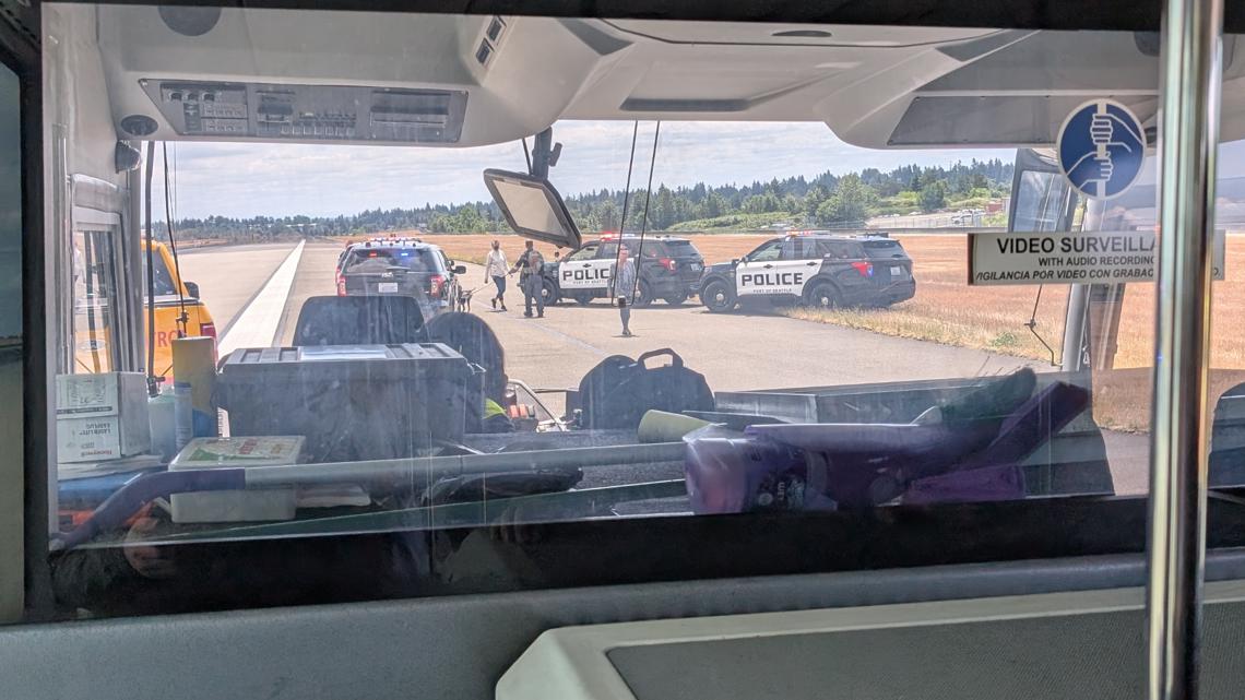 Passenger who made ‘direct threat’ aboard plane at SEA Airport taken into custody