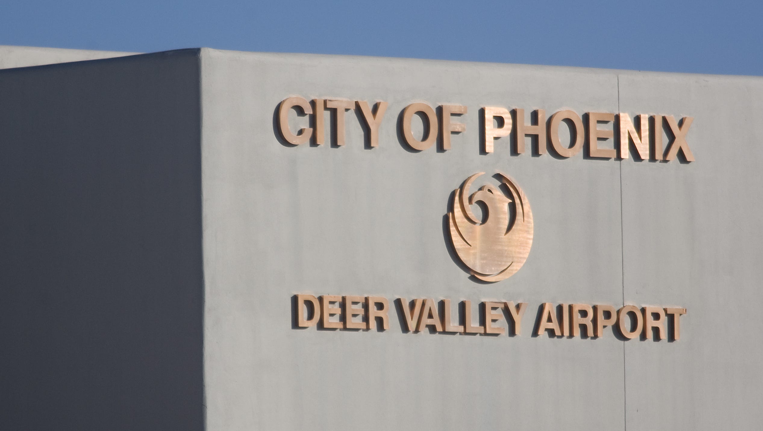 1 injured in plane crash at Deer Valley Airport